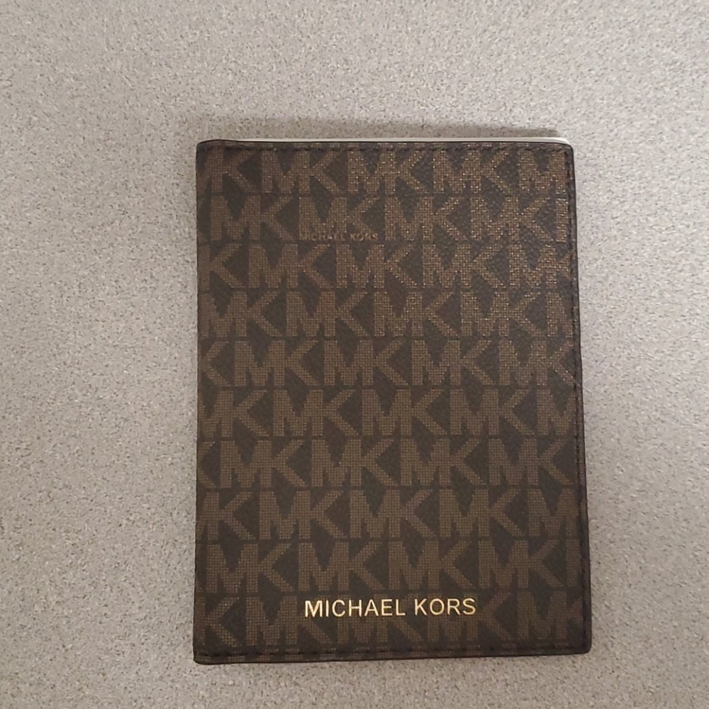New W/Out Tags Michael Kors Passport Holder/Wallet